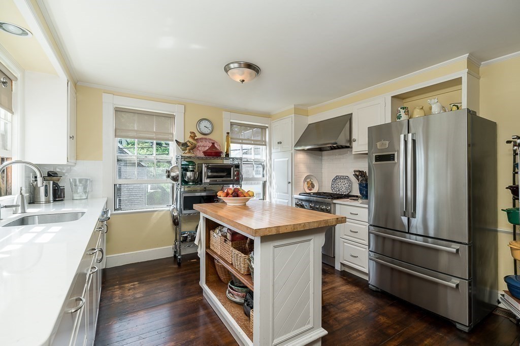 17 Leonard Street Gloucester, MA 01930 - Photo 3 of 23