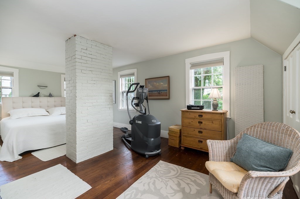 17 Leonard Street Gloucester, MA 01930 - Photo 9 of 23