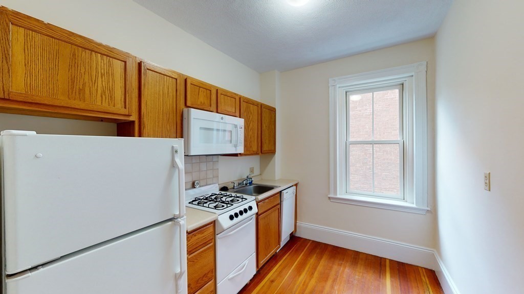 38 Kilsyth Road, Unit 23 Brookline, MA 02445 - Photo 3 of 18