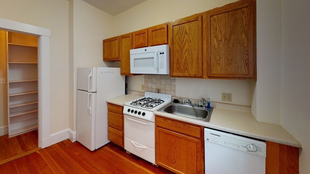 38 Kilsyth Road, Unit 23 Brookline, MA 02445 - Photo 9 of 18