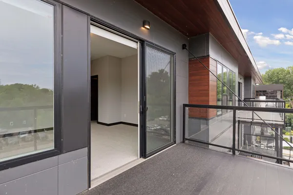 $7,107 | 253 Lake Street East, Unit 307, Wayzata, MN 55391