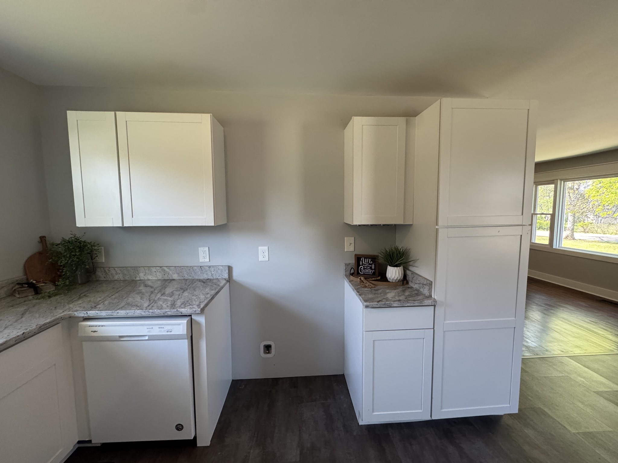 754 Cranor Road Murfreesboro, TN 37130 - Photo 10 of 21 a kitchen with cabinets and window