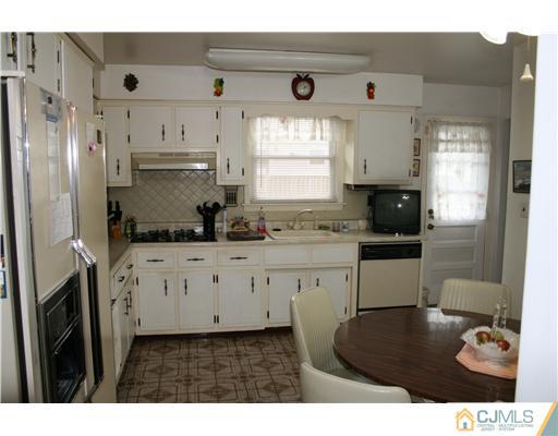 1286 Omaha Road North Brunswick, NJ 08902 - Photo 6 of 11 Gallery Image 6