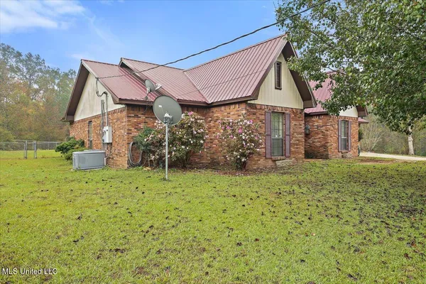 $385,000 | 1022 McDaniel Lane, Crystal Springs, MS 39059