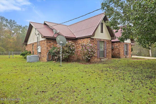 $385,000 | 1022 McDaniel Lane, Crystal Springs, MS 39059