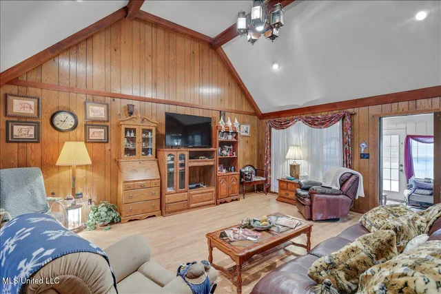 $385,000 | 1022 McDaniel Lane, Crystal Springs, MS 39059