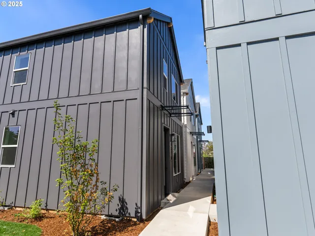 $399,900 | 4376 Northeast Going Street, Portland, OR 97218