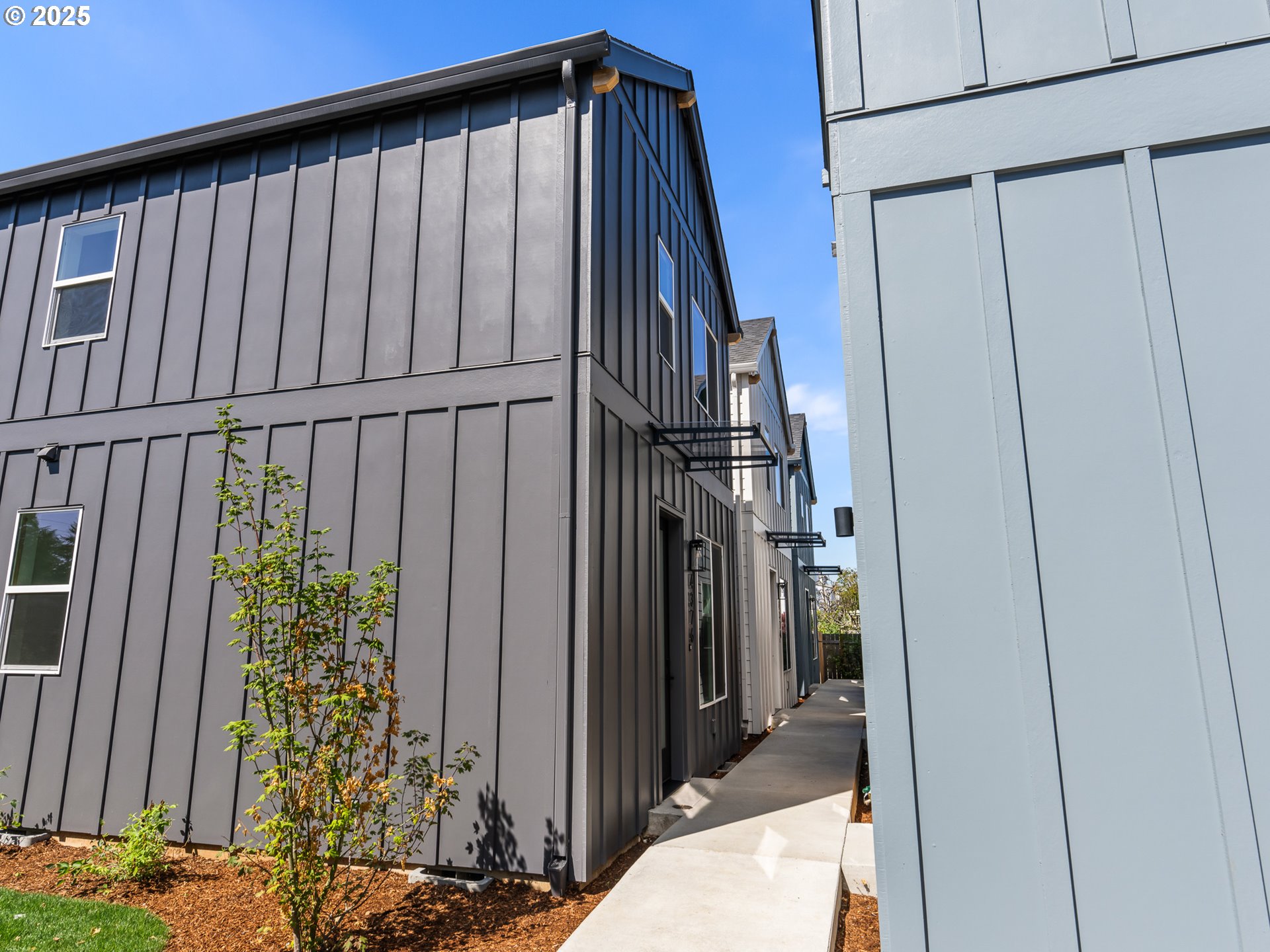 4376 Northeast Going Street Portland, OR 97218 - Photo 2 of 14