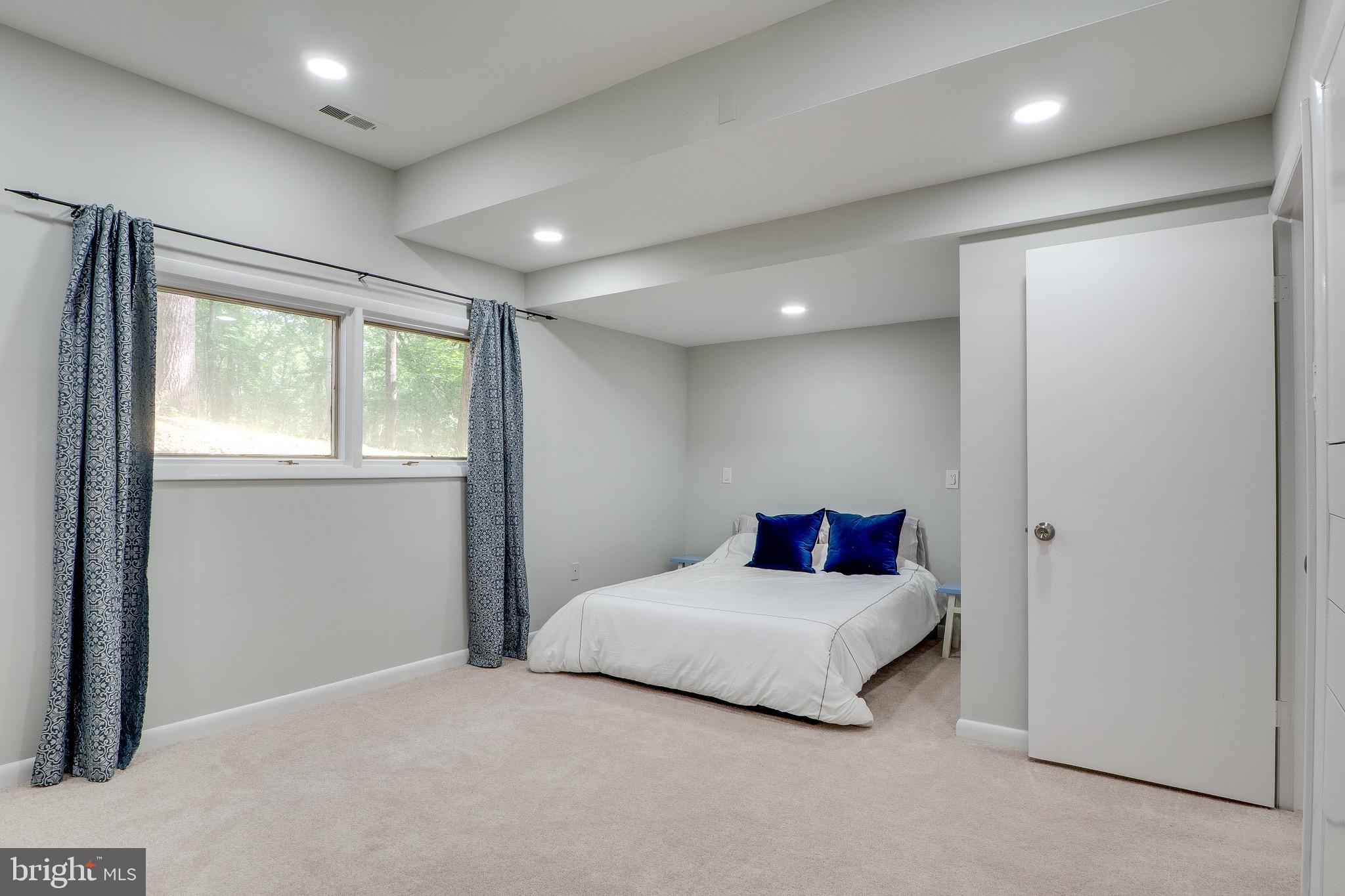 10236 Lawyers Road Vienna, VA 22181 - Photo 43 of 47 Bedroom #3