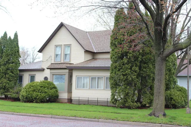 $34,900 | 1407 Desoto Avenue North, Glencoe, MN 55336