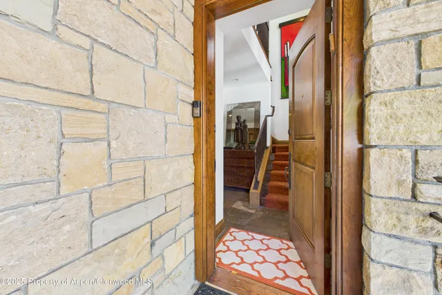 walk in closet with window