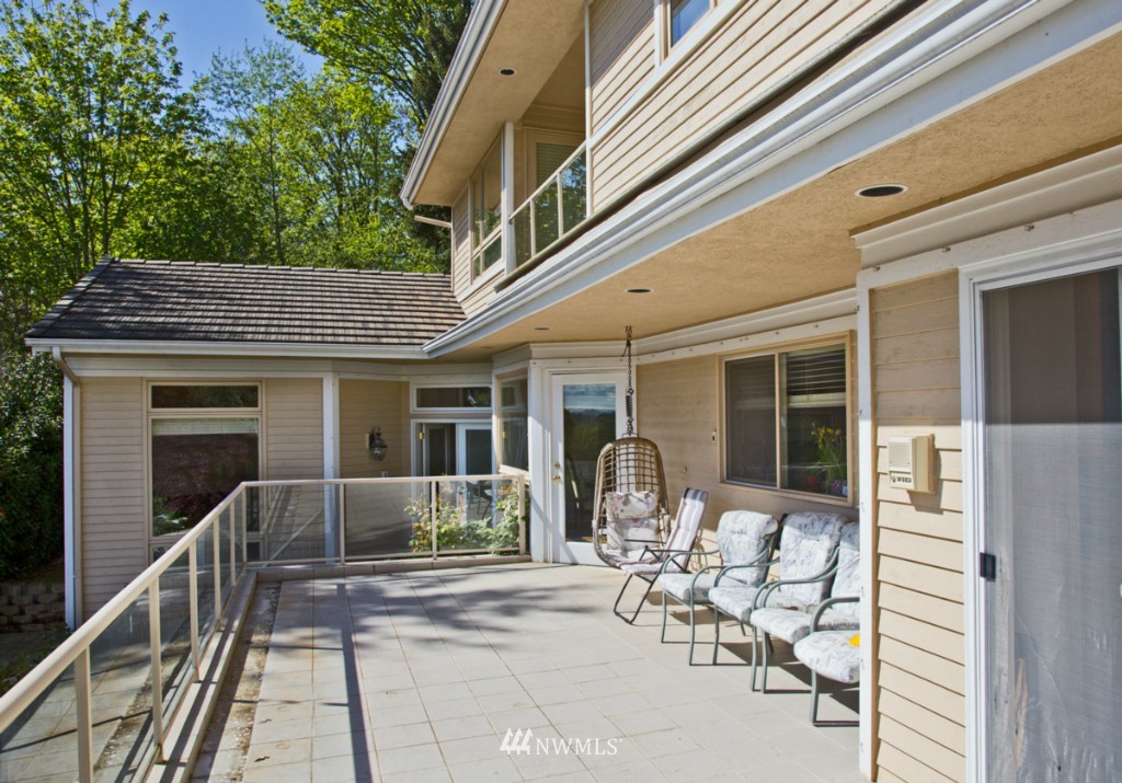 8142 West Mercer Way Mercer Island, WA 98040 - Photo 22 of 24
