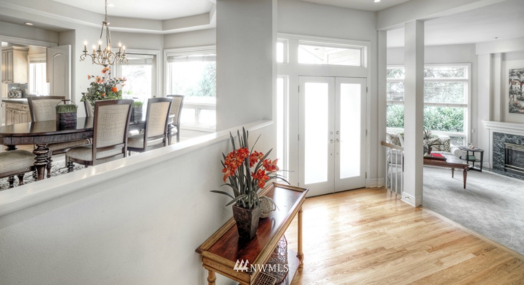 8142 West Mercer Way Mercer Island, WA 98040 - Photo 6 of 24