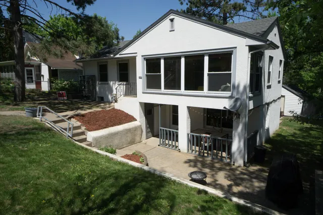 $324,900 | 2417 South Avenue East, North St. Paul, MN 55109
