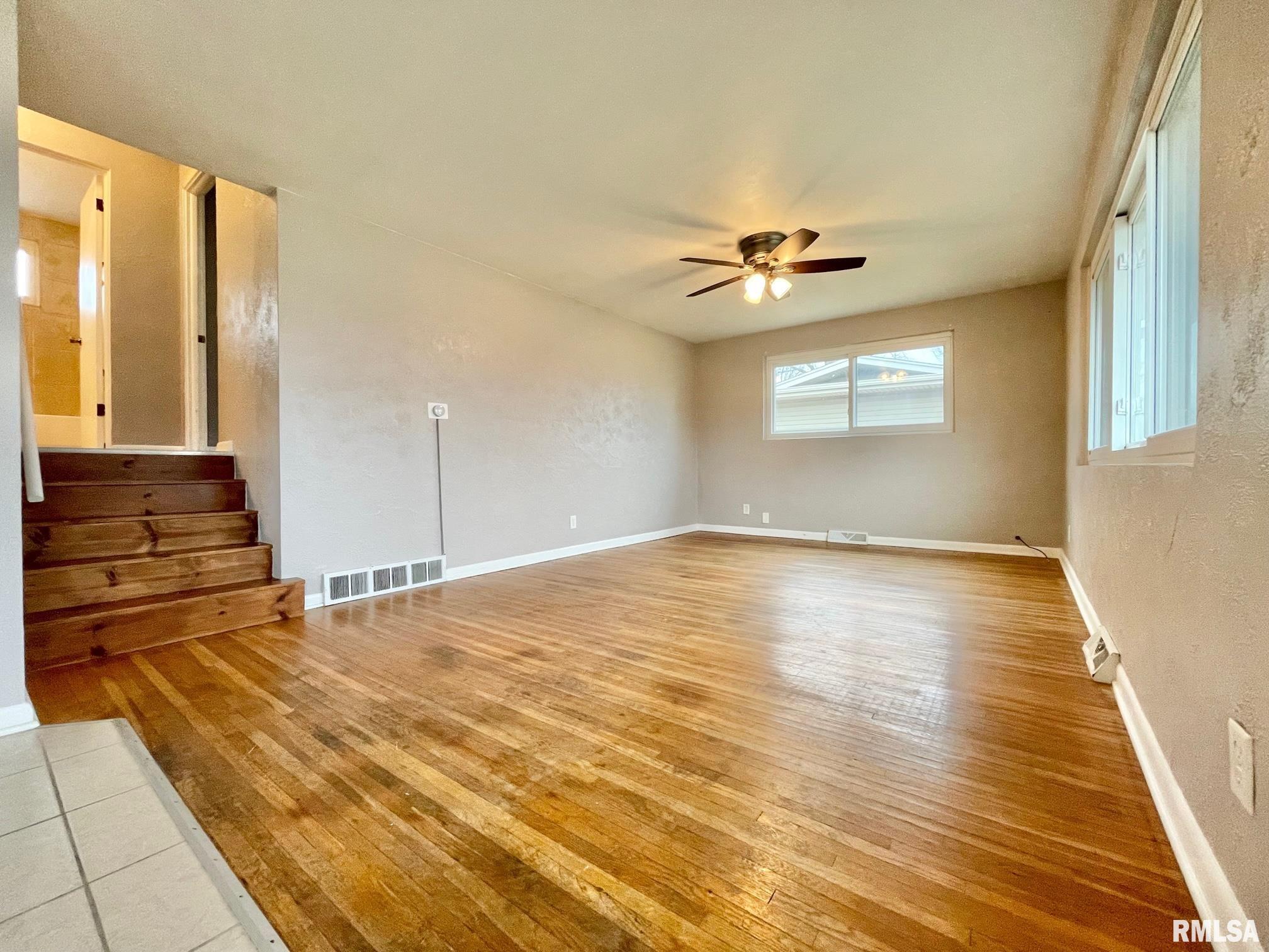 2816 West James Road Peoria, IL 61615 - Photo 3 of 25 Gallery Image 3