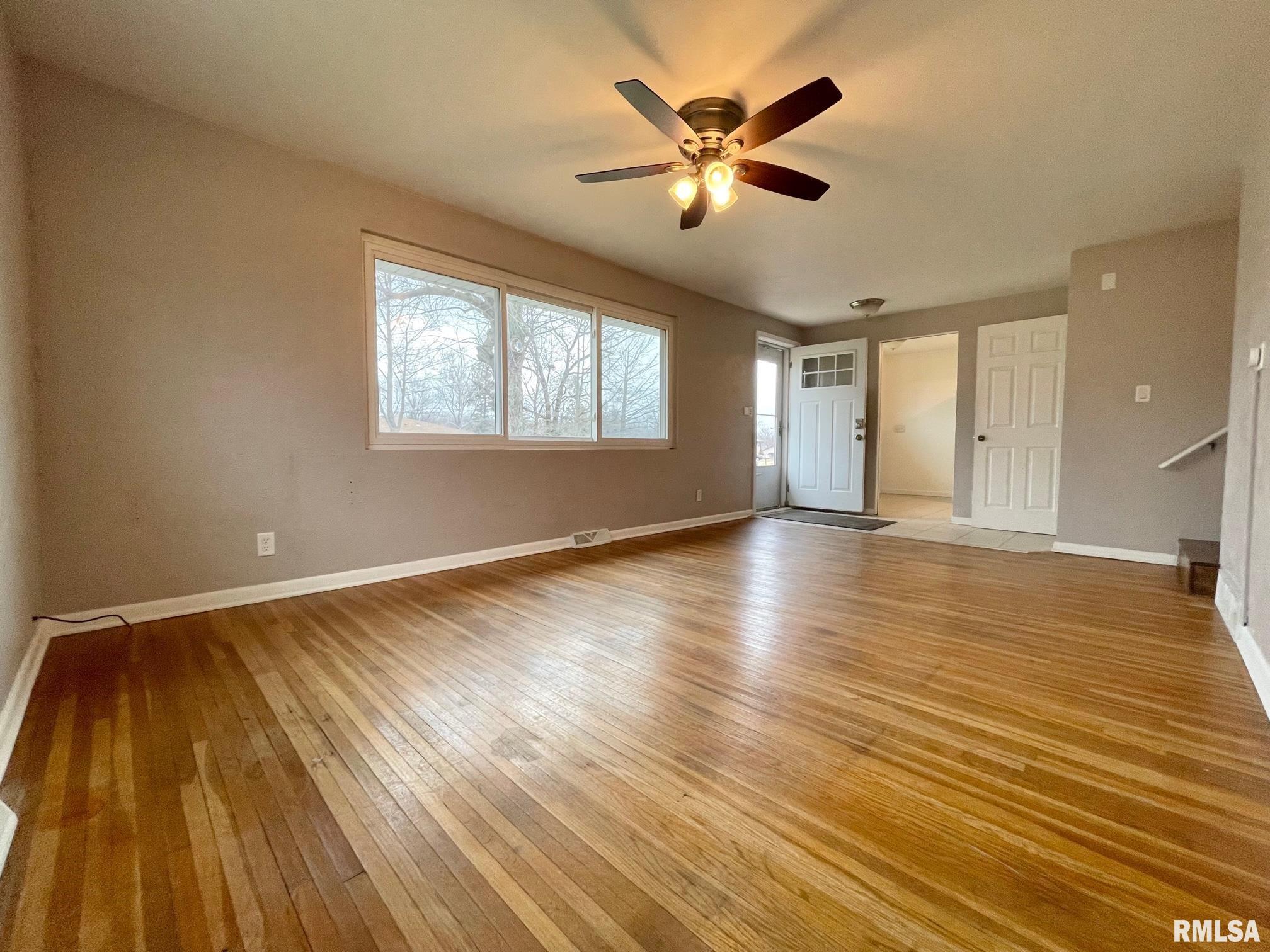 2816 West James Road Peoria, IL 61615 - Photo 4 of 25 Gallery Image 4