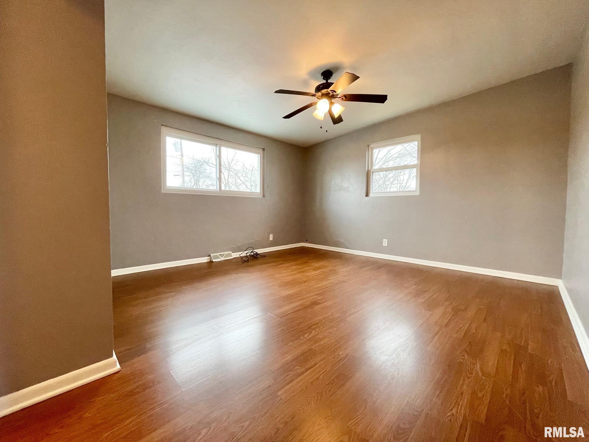 2816 West James Road Peoria, IL 61615 - Photo 10 of 25 Gallery Image 10