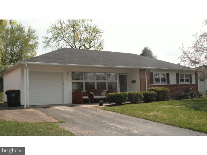 2922 Penn Square Road Norristown, PA 19401 - Photo 2 of 22 Front Yard