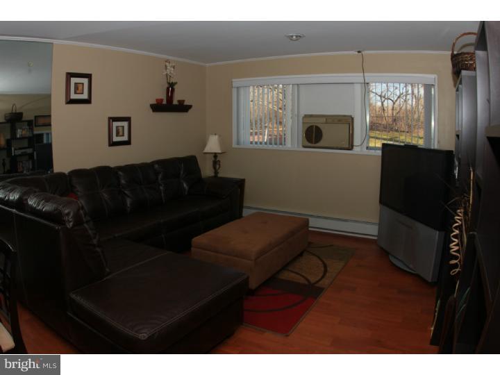 2922 Penn Square Road Norristown, PA 19401 - Photo 16 of 22 Family Room