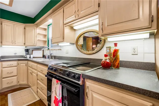 $285,000 | 12400 105th Terrace, Lenexa, KS 66215