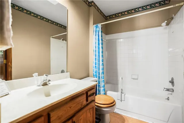 $285,000 | 12400 105th Terrace, Lenexa, KS 66215