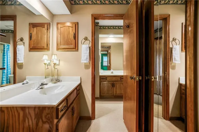 $285,000 | 12400 105th Terrace, Lenexa, KS 66215