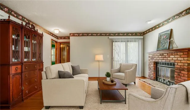 $285,000 | 12400 105th Terrace, Lenexa, KS 66215