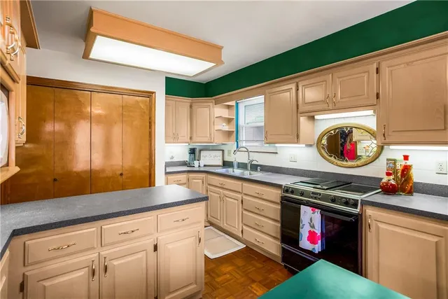 $285,000 | 12400 105th Terrace, Lenexa, KS 66215