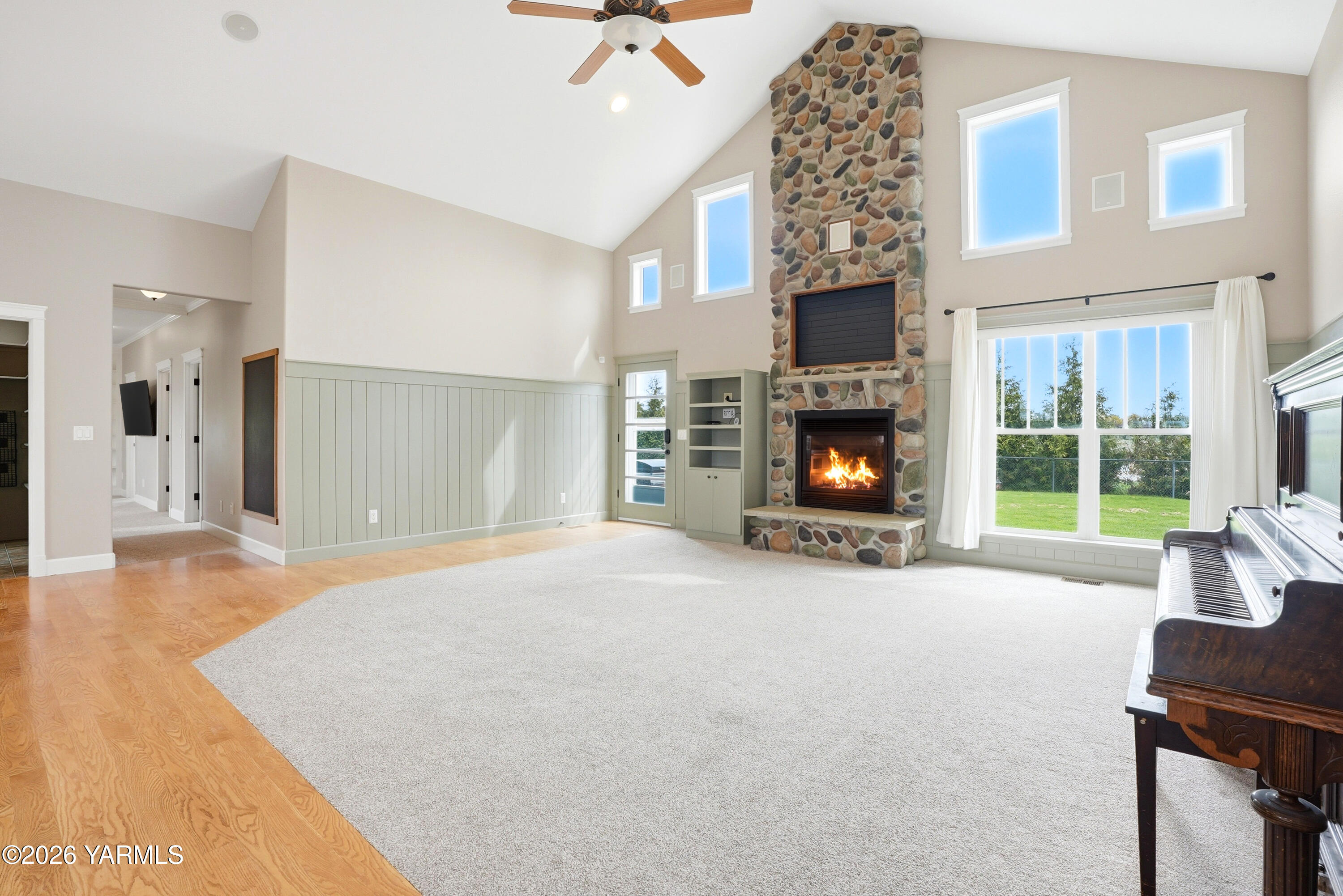 230 Albro Road Sunnyside, WA 98944 - Photo 12 of 46 a living room with furniture and a fireplace