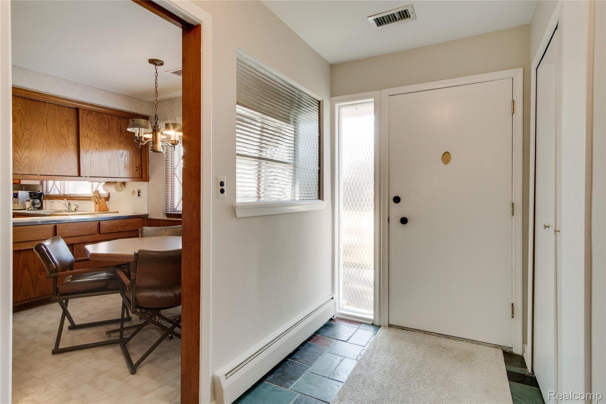 851 Helston Road Bloomfield Hills, MI 48304 - Photo 7 of 36 Entry