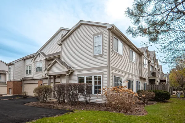 $340,000 | 2123 Vanderbilt Drive, Unit 2123, Geneva, IL 60134