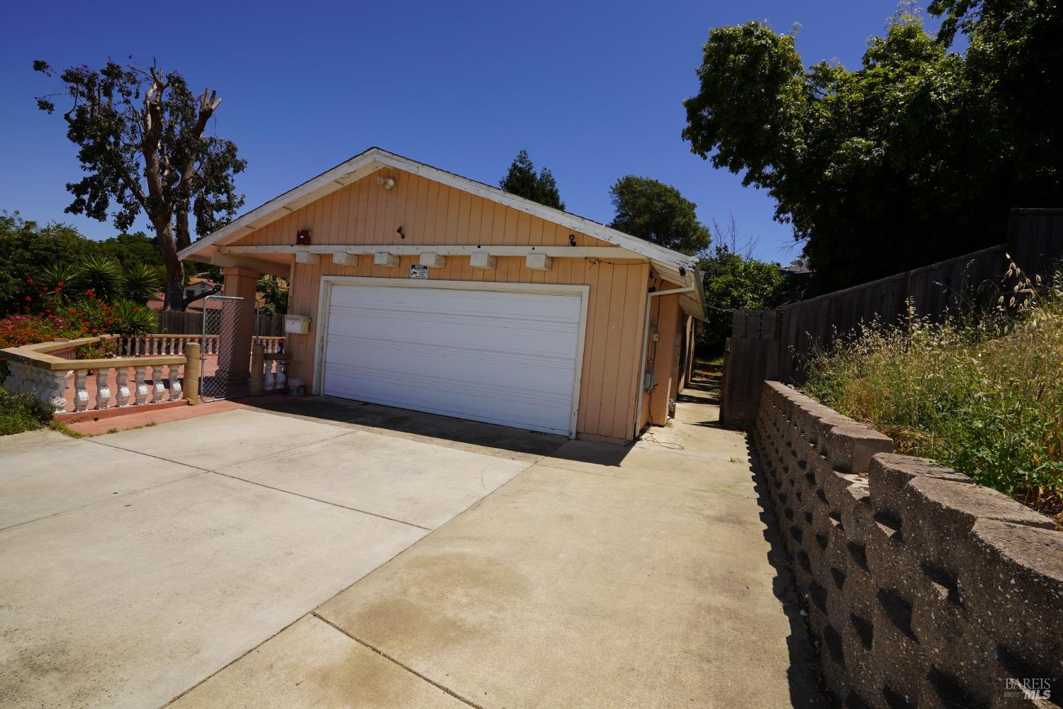 325 Jordan Street Vallejo, CA 94591 - Photo 3 of 41