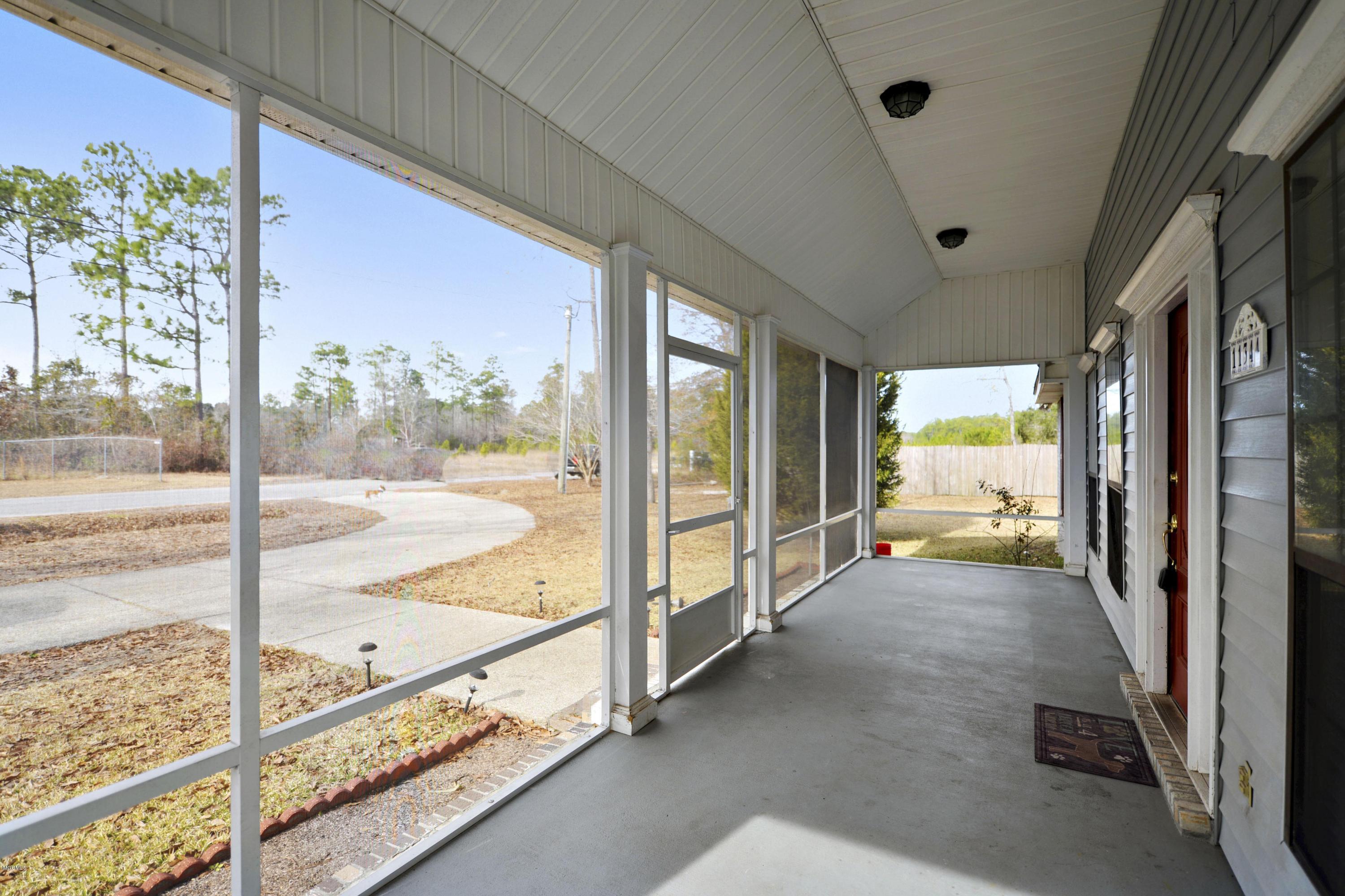 11344 Dye Road Gulfport, MS 39503 - Photo 2 of 21 002