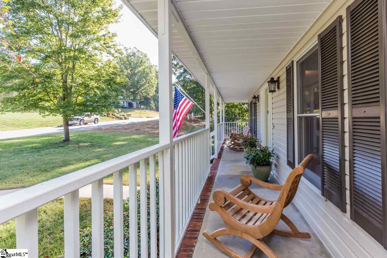 403 Foxhound Road Simpsonville, SC 29680 - Photo 3 of 32 Gallery Image 3