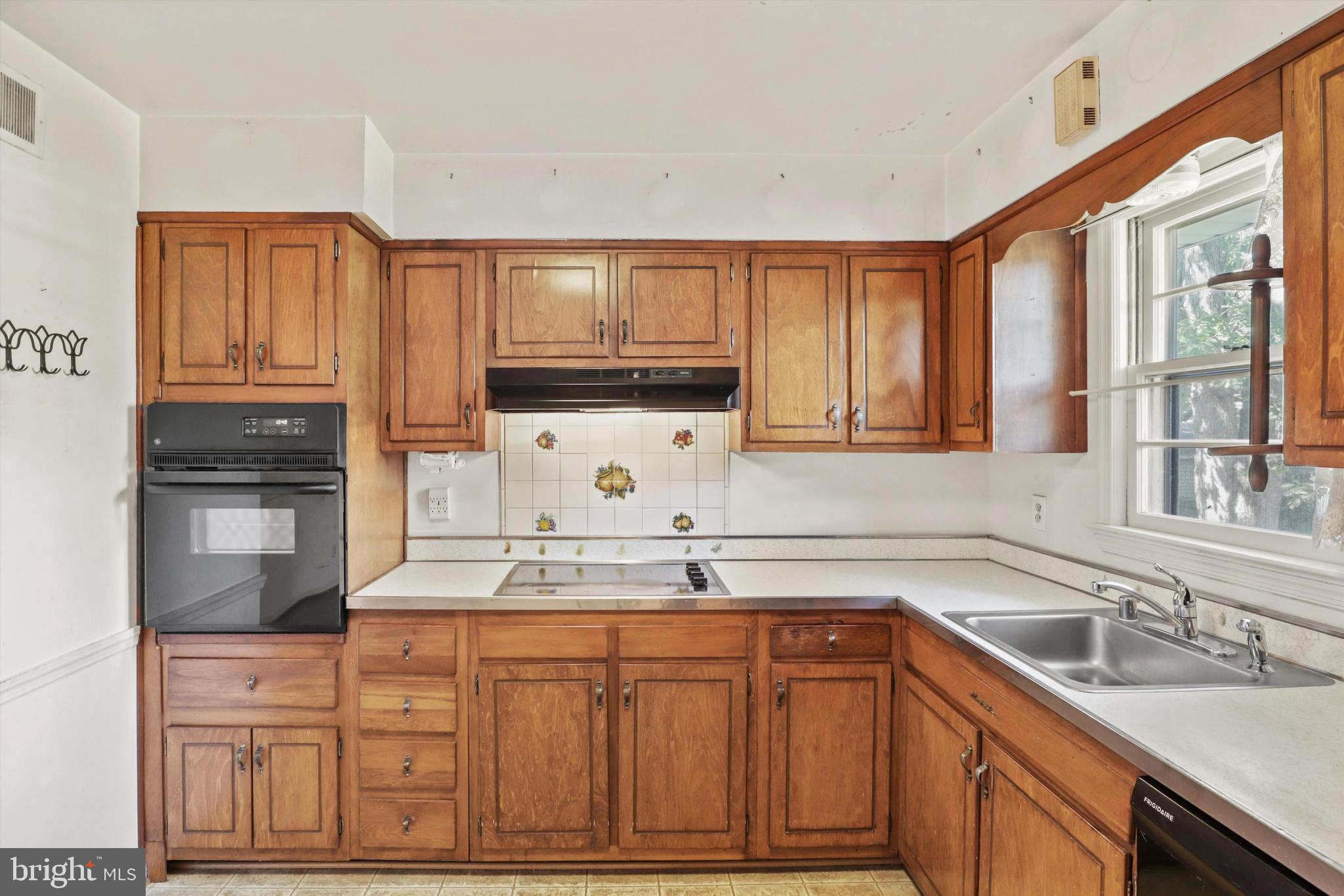 7212 Wesley Road Springfield, VA 22150 - Photo 9 of 46