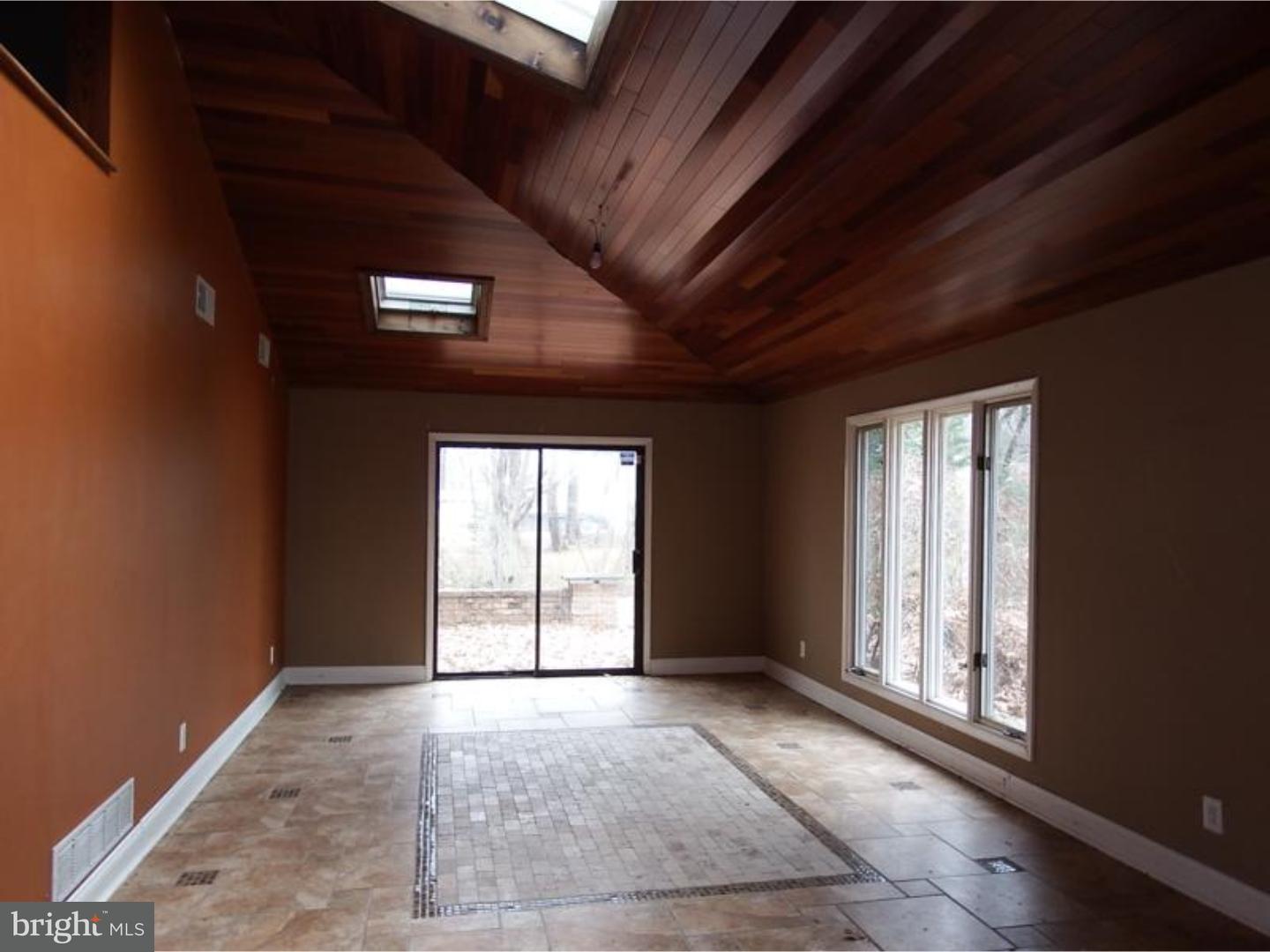 940 Roberts Road Bensalem, PA 19020 - Photo 5 of 14 Gallery Image 5