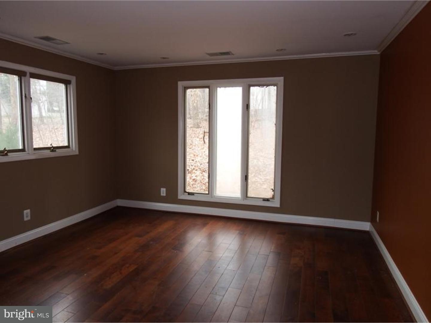 940 Roberts Road Bensalem, PA 19020 - Photo 8 of 14 Gallery Image 8