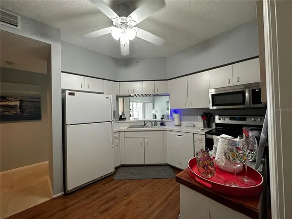 $2,000 | 5515 Fair Oaks Street, Unit 5515, Bradenton, FL 34203