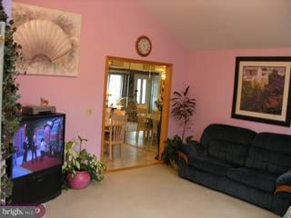 21 Toby Lane Hamilton, NJ 08620 - Photo 3 of 6 Gallery Image 3