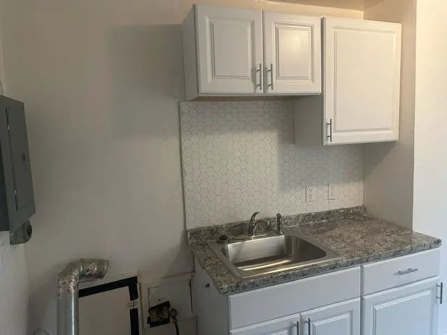 $1,200 | 20872 Atlantic Avenue, Warren, MI 48091