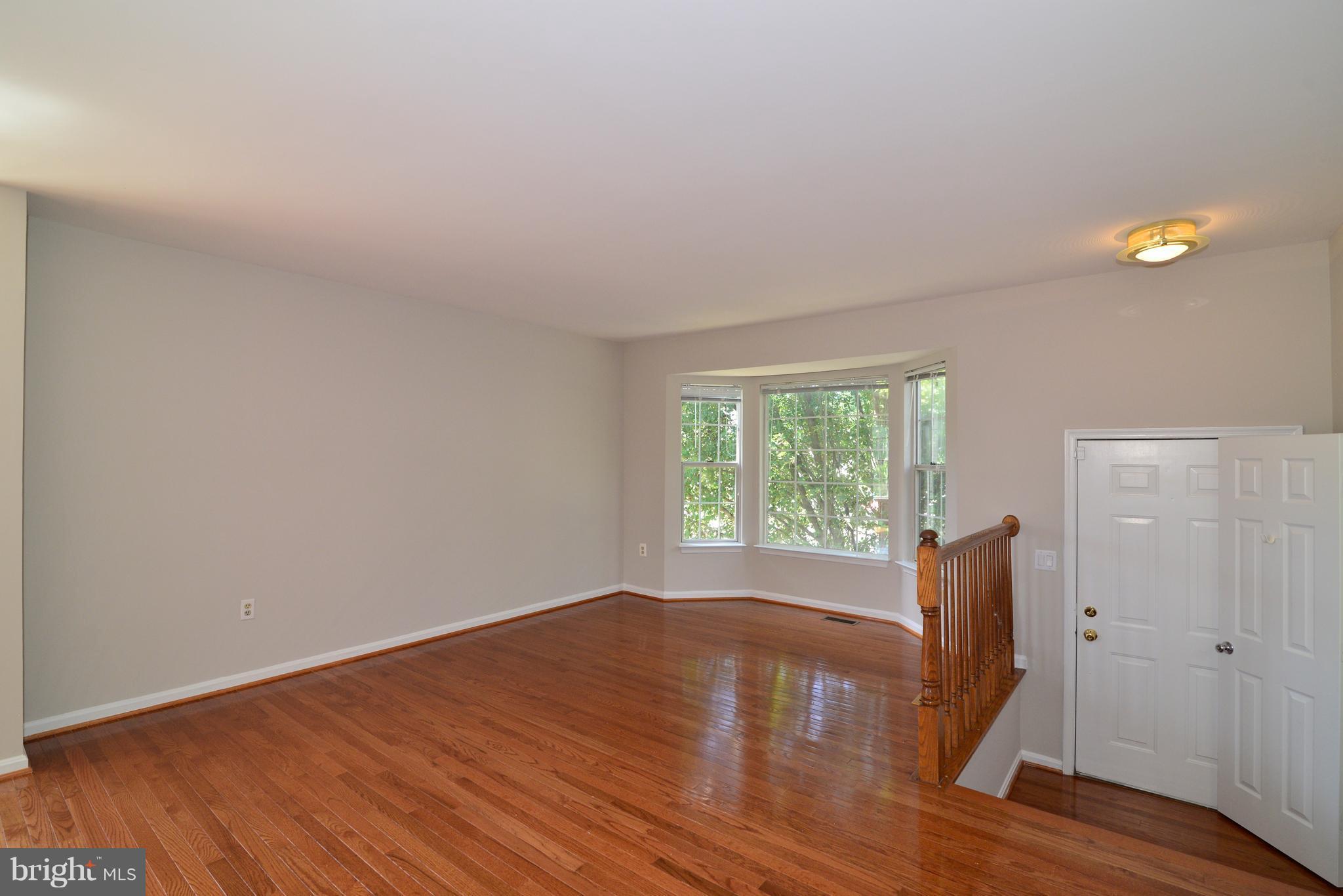 11259 Kessler Place Manassas, VA 20109 - Photo 14 of 29 Living Room