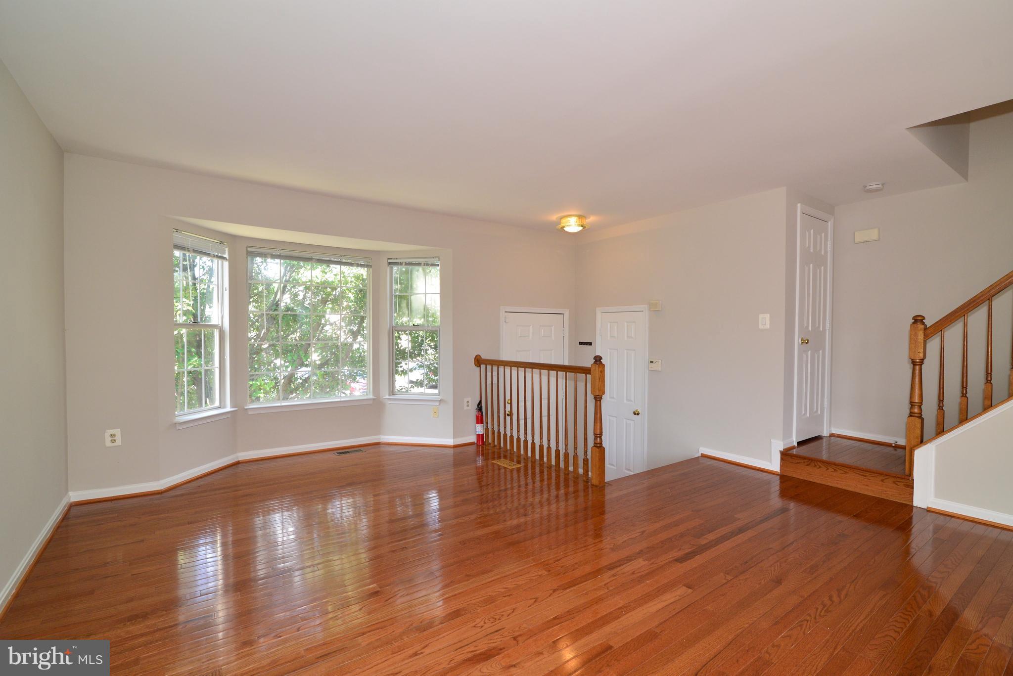 11259 Kessler Place Manassas, VA 20109 - Photo 16 of 29 Living Room