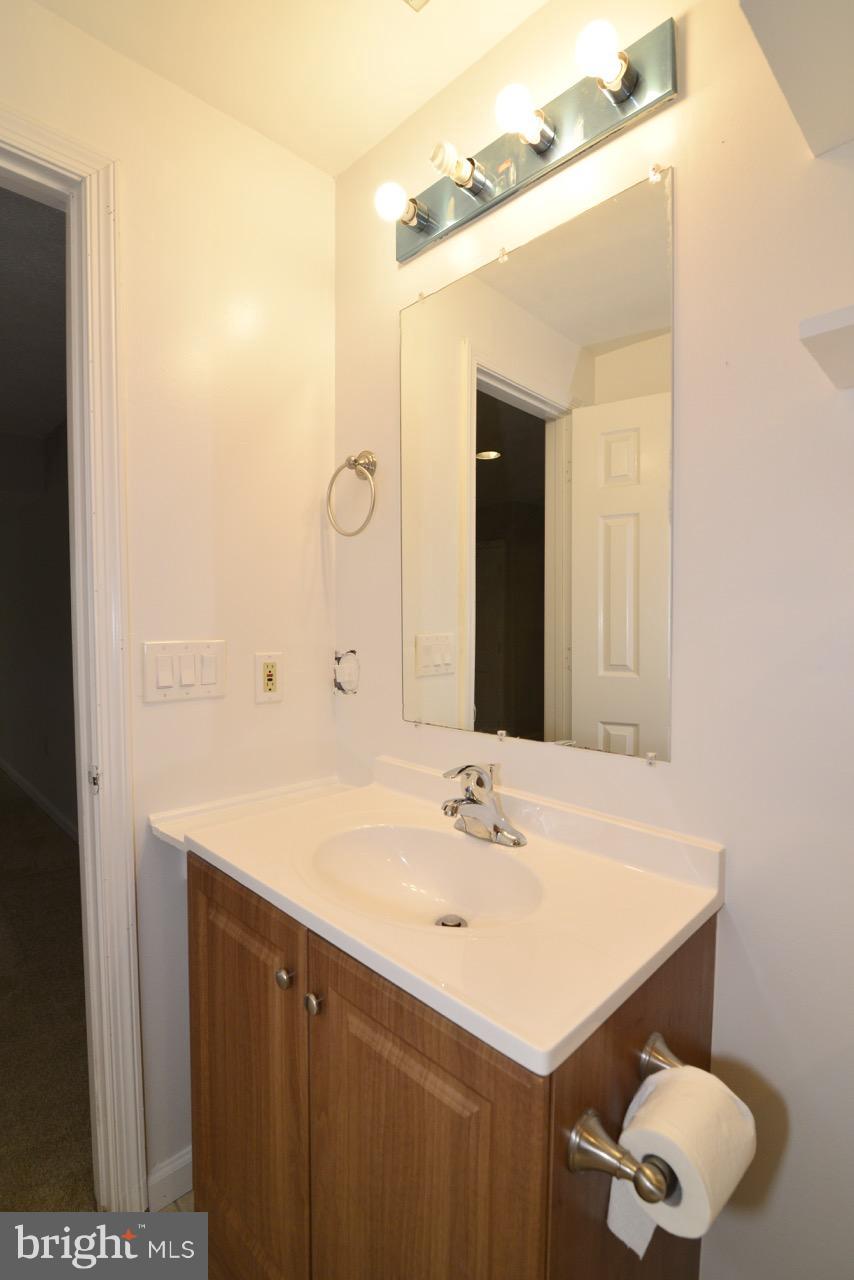 11259 Kessler Place Manassas, VA 20109 - Photo 26 of 29 Bath