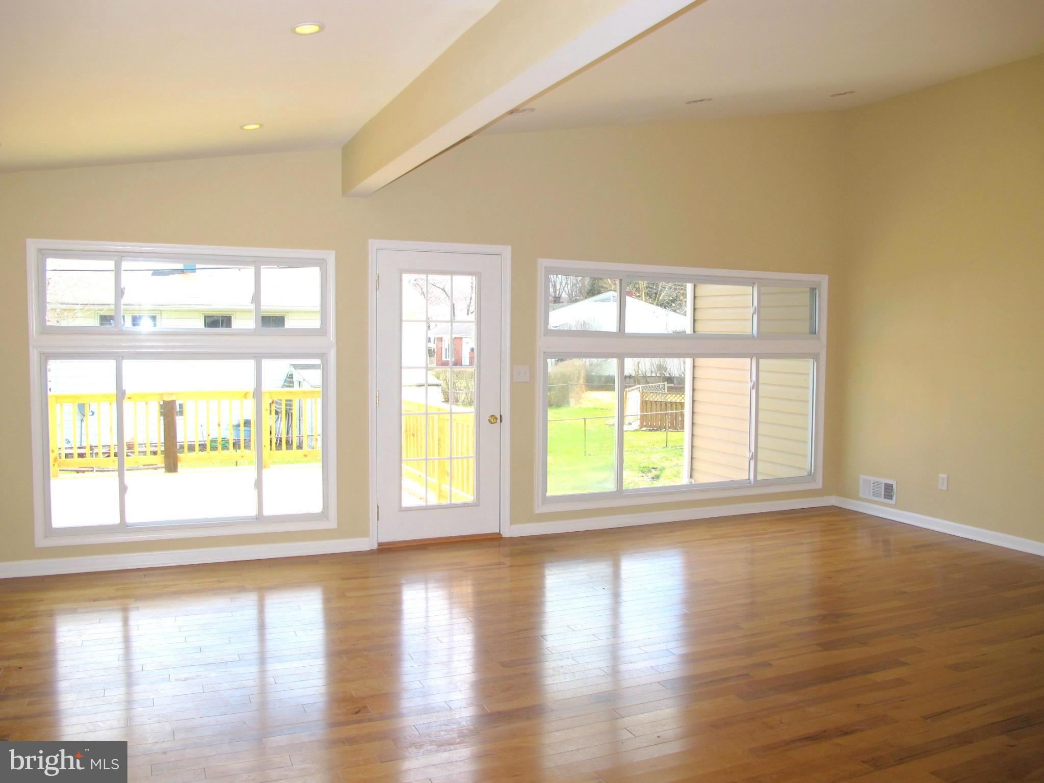 3007 Fairview Road Baltimore, MD 21207 - Photo 8 of 22 Living Room