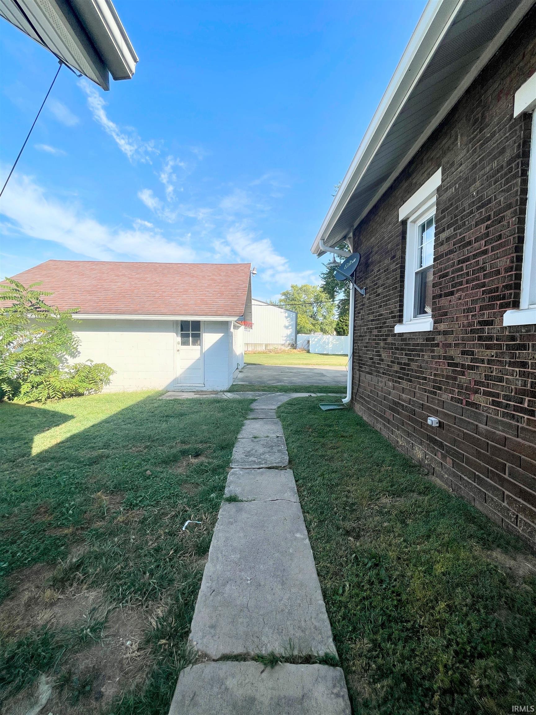 100 Wood Street Loogootee, IN 47553 - Photo 8 of 34