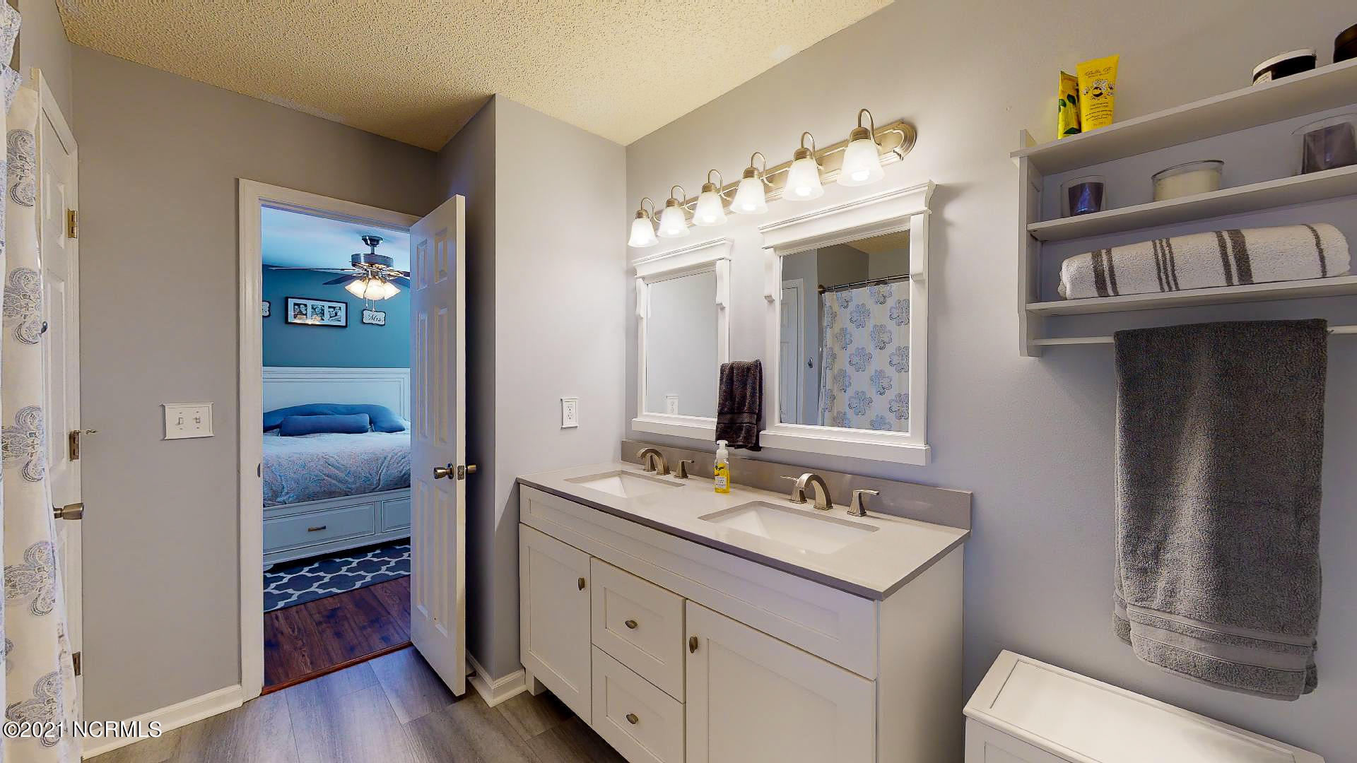 2220 White Road Wilmington, NC 28411 - Photo 21 of 29 20 En-Suite Bathroom