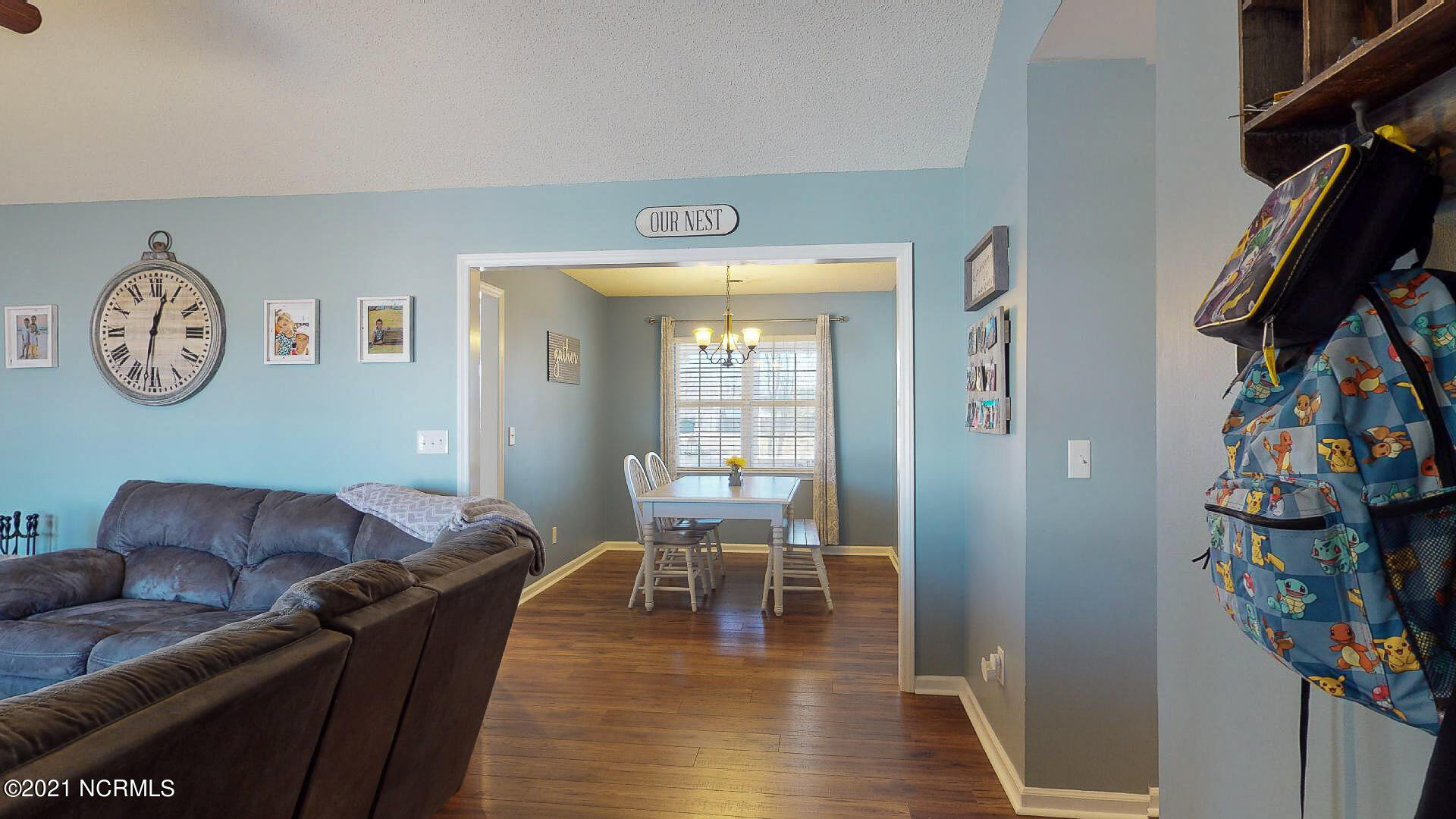 2220 White Road Wilmington, NC 28411 - Photo 8 of 29 7 Living Room 5