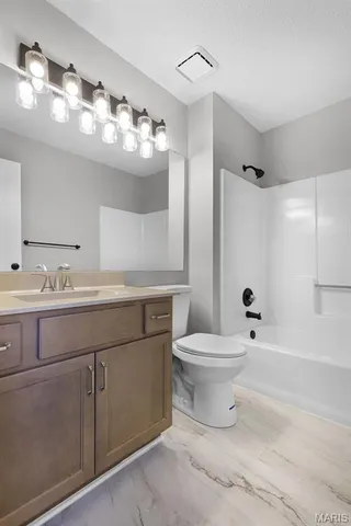 $2,400 | 13815 Amiot Drive, Maryland Heights, MO 63146