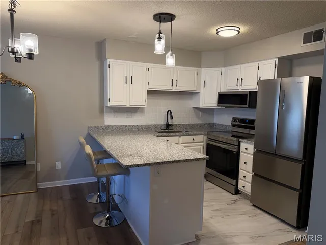 $2,400 | 13815 Amiot Drive, Maryland Heights, MO 63146