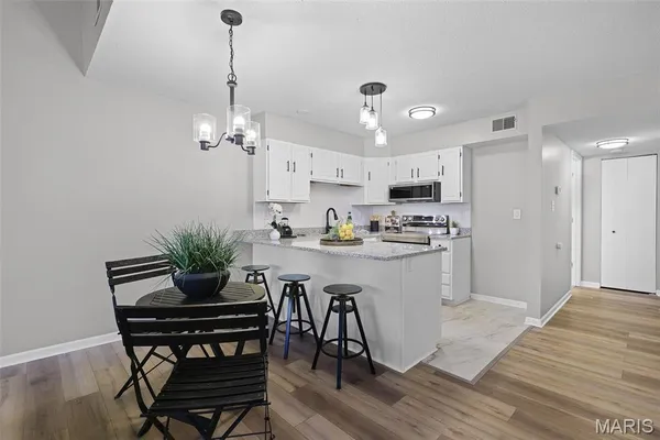 $2,100 | 13815 Amiot Drive, Unit C, Maryland Heights, MO 63146